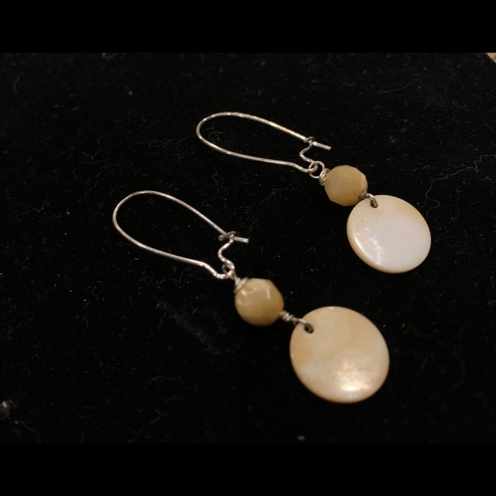 Earings - Picture 2 of 3
